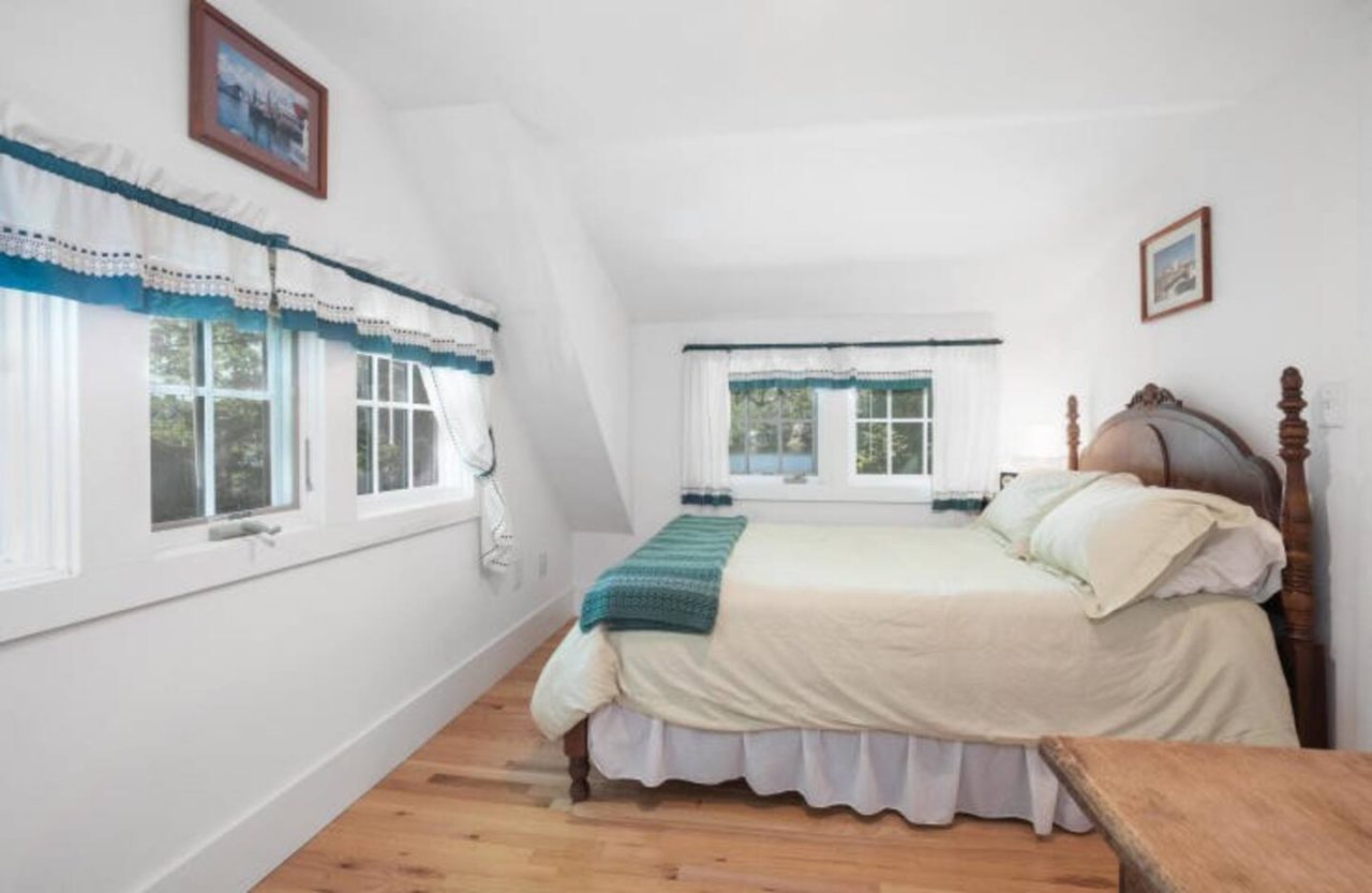 Loon Song Cottage Lincolnville 3BR 2BA Porch + Pebble